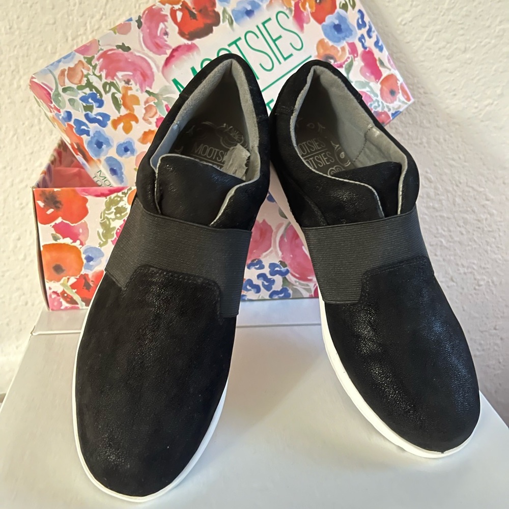 Sneakers , Black, size 8, velvet